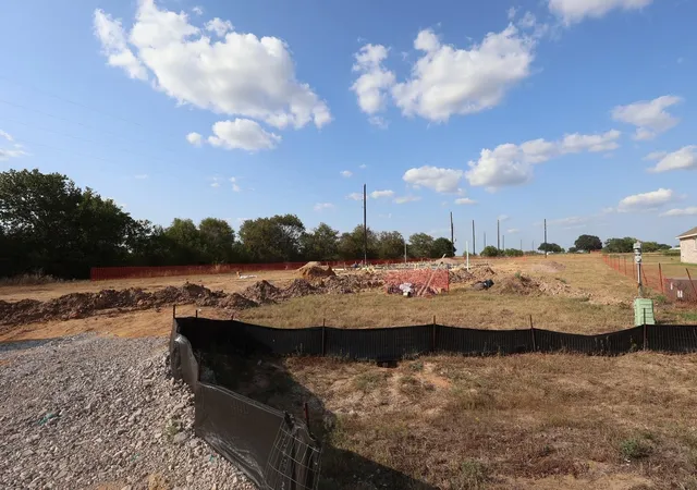 Photo 3 of Single family home for sale at 318 Cobb Ct, Sealy, TX 77474 | MLS# 22755280 | Listing updated on 2026-09-18