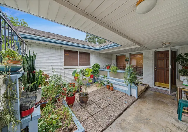 Photo 2 of Sale Pending at 8939 Concho St, Houston, TX 77036 | MLS# 15637696 | Listing updated on 2026-09-21