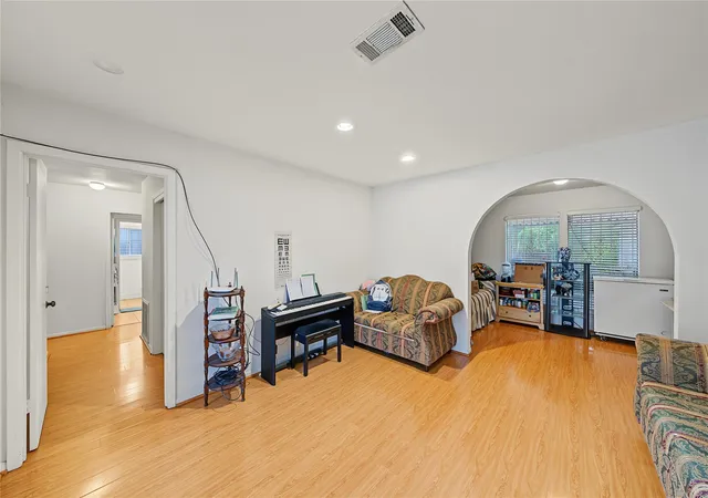 Photo 4 of Sale Pending at 8939 Concho St, Houston, TX 77036 | MLS# 15637696 | Listing updated on 2026-09-21