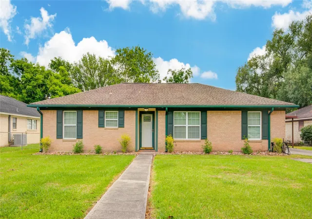 Photo 2 of Single family home for sale at 1461 Camellia St Dr, Sweeny, TX 77480 | MLS# 26185544 | Listing updated on 2026-09-11