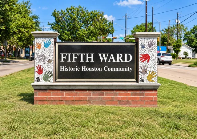 Photo 2 of Land for sale at 4436 Noble And 0 Dan, Houston, TX 77020 | MLS# 10302652 | Listing updated on 2026-09-22