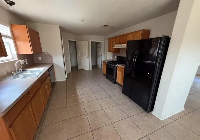 Photo 3 of Sale Pending at 11423 Cyn Shore Dr, Humble, TX 77396 | MLS# 82586406 | Listing updated on 2026-09-08