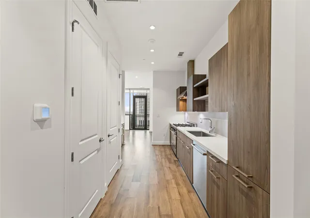 Photo 3 of Condo for sale at 1211 Caroline St #1102, Houston, TX 77002 | MLS# 85826304 | Listing updated on 2026-09-03