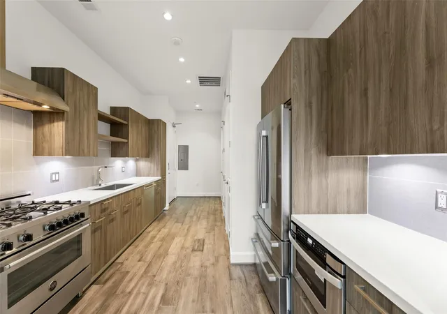 Photo 4 of Condo for sale at 1211 Caroline St #1102, Houston, TX 77002 | MLS# 85826304 | Listing updated on 2026-09-03