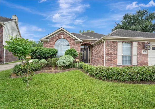 Photo 2 of Single family home for sale at 13910 Marbledale Ct, Houston, TX 77059 | MLS# 53159289 | Listing updated on 2026-09-06