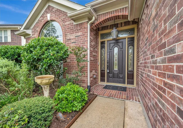 Photo 3 of Single family home for sale at 13910 Marbledale Ct, Houston, TX 77059 | MLS# 53159289 | Listing updated on 2026-09-06