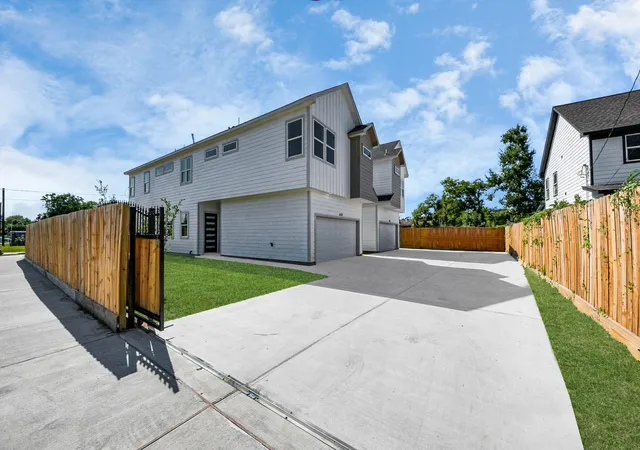 Photo 3 of Single family home for sale at 4129 E Toliver St, Houston, TX 77016 | MLS# 15767082 | Listing updated on 2026-09-02
