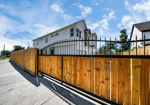Photo 3 of Single family home for sale at 4129 E Toliver St, Houston, TX 77016 | MLS# 15767082 | Listing updated on 2026-09-02