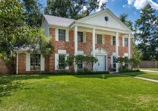 Photo 3 of Single family home for sale at 906 Glouchester Ln, Houston, TX 77073 | MLS# 18787165 | Listing updated on 2026-09-22