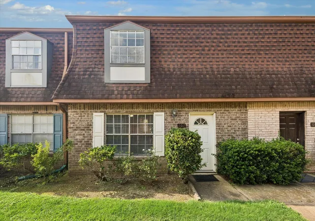 Photo 1 of Condo for sale at 9303 Hammerly Blvd #607, Houston, TX 77080 | MLS# 31050003 | Listing updated on 2026-09-08
