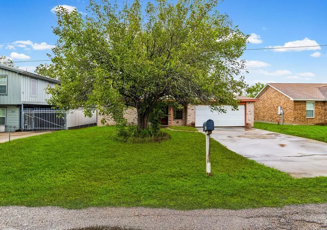 Photo 3 of Single family home for sale at 210 Kathy Ln, Livingston, TX 77351 | MLS# 31630480 | Listing updated on 2026-09-21