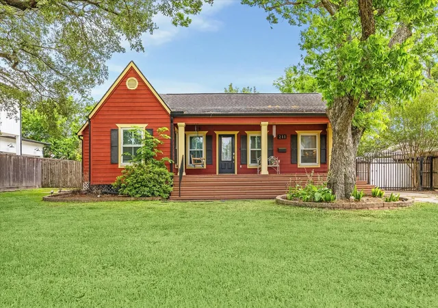 Photo 1 of Single family home for sale at 211 W 31st Street, Houston, TX 77018 | MLS# 4594415 | Listing updated on 2026-09-22