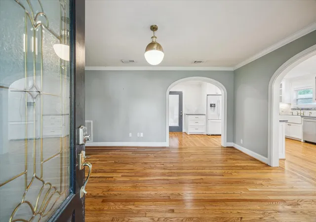 Photo 2 of Single family home for sale at 211 W 31st Street, Houston, TX 77018 | MLS# 4594415 | Listing updated on 2026-09-22