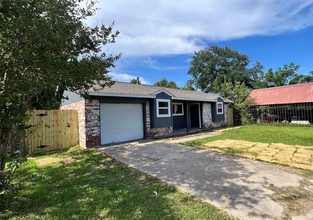 Photo 3 of Single family home for sale at 17023 Sunshine St, Houston, TX 77049 | MLS# 19693136 | Listing updated on 2026-09-09