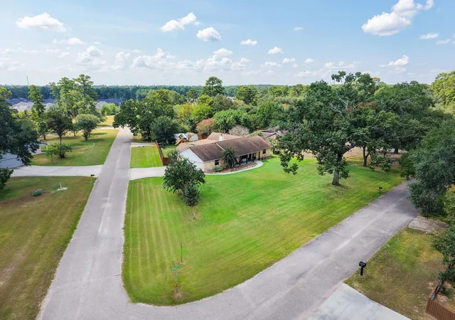 Photo 3 of Single family home for sale at 1207 Gail Dr, Pinehurst, TX 77362 | MLS# 92199029 | Listing updated on 2026-09-05