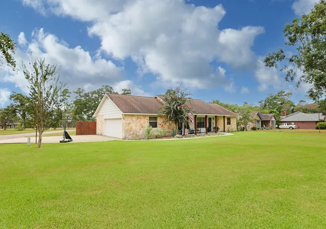 Photo 4 of Single family home for sale at 1207 Gail Dr, Pinehurst, TX 77362 | MLS# 92199029 | Listing updated on 2026-09-05