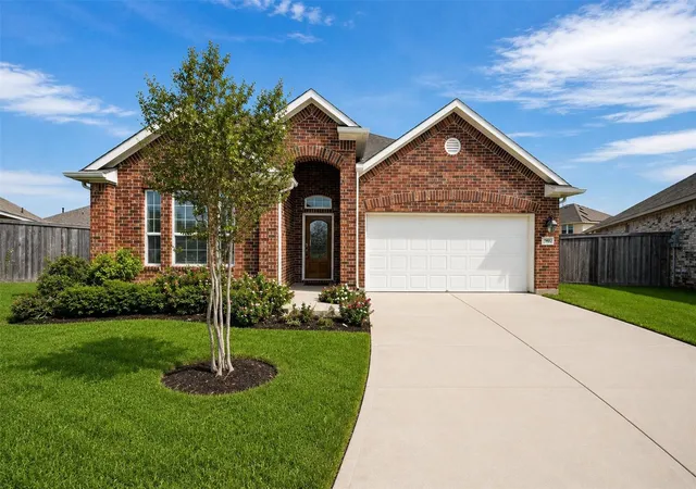 Photo 1 of Single family home for sale at 1902 Willow Ridge Ln, Brookshire, TX 77423 | MLS# 9513227 | Listing updated on 2026-10-06