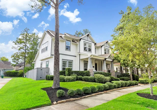 Photo 2 of Sale Pending at 11 W Sawyer Ridge Dr, Spring, TX 77389 | MLS# 35119906 | Listing updated on 2026-10-07
