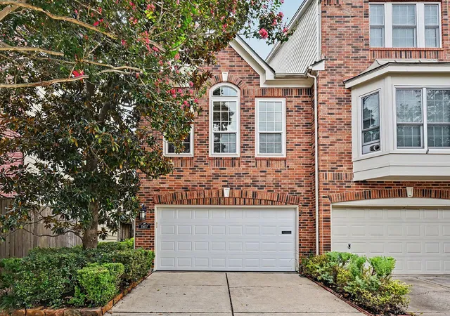 Photo 1 of Sale Pending at 1507 Park St, Houston, TX 77019 | MLS# 33283440 | Listing updated on 2026-09-10