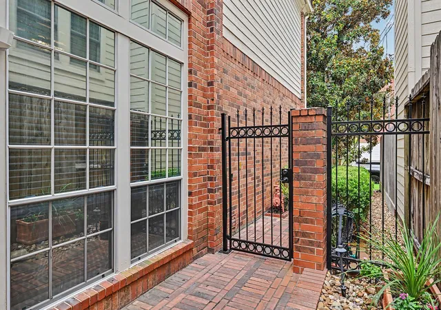 Photo 3 of Sale Pending at 1507 Park St, Houston, TX 77019 | MLS# 33283440 | Listing updated on 2026-09-10