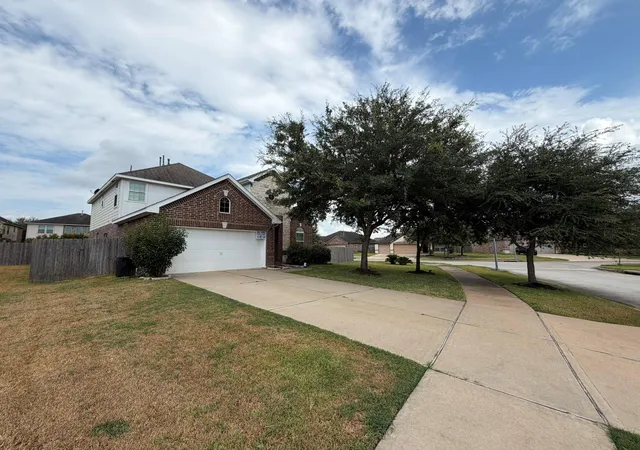 Photo 2 of Single family home for sale at 5902 Carnaby Ln, Rosenberg, TX 77471 | MLS# 3671363 | Listing updated on 2026-10-06