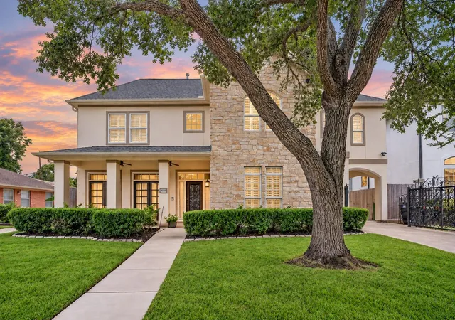 Photo 1 of Single family home for sale at 4021 Glenshire St, Houston, TX 77025 | MLS# 42629845 | Listing updated on 2026-09-26