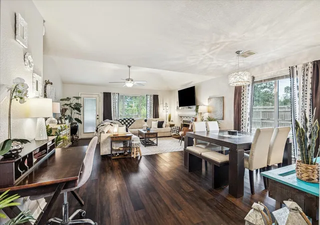 Photo 3 of Sale Pending at 2702 Glendale Dr, Pearland, TX 77584 | MLS# 43837468 | Listing updated on 2026-09-17