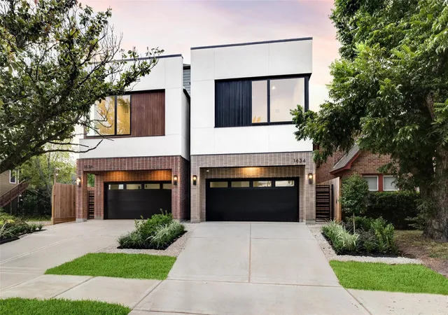 Photo 1 of Single family home for sale at 1634 Castle Ct, Houston, TX 77006 | MLS# 82786004 | Listing updated on 2026-09-13