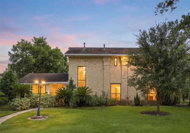 Photo 1 of Single family home for sale at 2711 Williamsburg Dr, Dickinson, TX 77539 | MLS# 81607671 | Listing updated on 2026-09-18