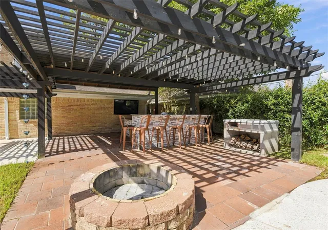 Photo 3 of Single family home for sale at 2711 Williamsburg Dr, Dickinson, TX 77539 | MLS# 81607671 | Listing updated on 2026-09-18