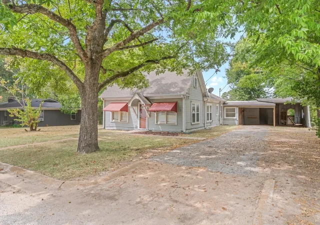 Photo 3 of Single family home for sale at 909 N Naid St, Grand Saline, TX 75140 | MLS# 86973806 | Listing updated on 2026-09-01