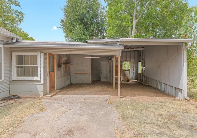 Photo 3 of Single family home for sale at 909 N Naid St, Grand Saline, TX 75140 | MLS# 86973806 | Listing updated on 2026-09-01
