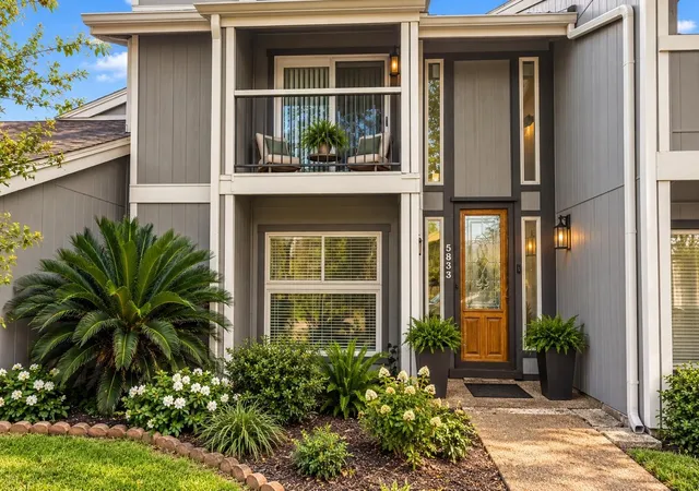 Photo 2 of Condo for sale at 5833 Sunforest Dr, Houston, TX 77092 | MLS# 55910573 | Listing updated on 2026-09-14