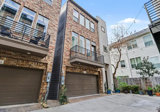 Photo 1 of Single family home for sale at 715 Hartman St, Houston, TX 77007 | MLS# 60837463 | Listing updated on 2026-09-23