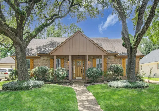 Photo 1 of Single family home for sale at 10715 Candlewood Dr, Houston, TX 77042 | MLS# 19210041 | Listing updated on 2026-09-26