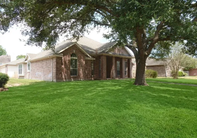 Photo 2 of Single family home for sale at 2711 Woodcreek Ln, Houston, TX 77073 | MLS# 70201410 | Listing updated on 2026-09-22