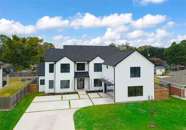 Photo 1 of Mansion for sale at 1730 Parana Dr, Houston, TX 77080 | MLS# 10067615 | Listing updated on 2026-09-10