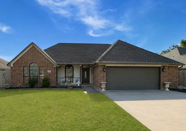Photo 1 of Single family home for sale at 205 Madison Ave, Clute, TX 77531 | MLS# 24785529 | Listing updated on 2026-09-11