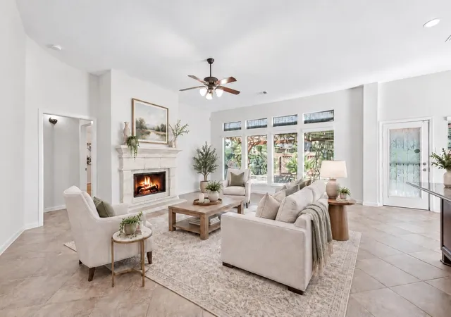 Photo 2 of Single family home for sale at 13812 Lakewater Dr, Pearland, TX 77584 | MLS# 14899791 | Listing updated on 2026-10-06