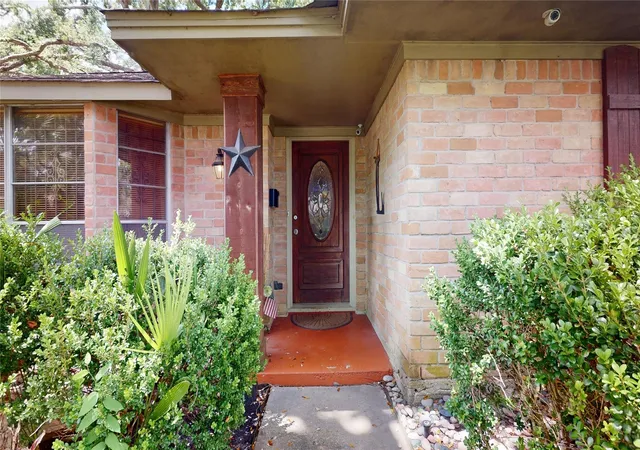 Photo 3 of Sale Pending at 2322 Carleen Rd, Houston, TX 77018 | MLS# 59606608 | Listing updated on 2026-10-06