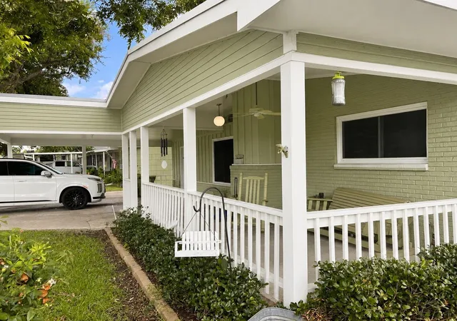 Photo 3 of Single family home for sale at 2820 Oleander Ln, Groves, TX 77619 | MLS# 33778487 | Listing updated on 2026-09-10