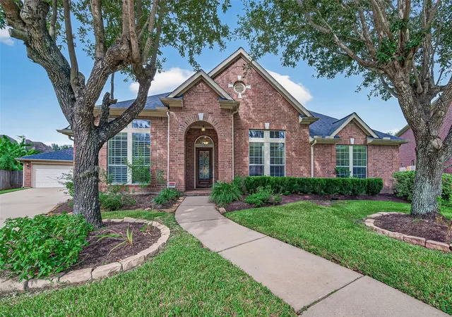 Photo 1 of Single family home for sale at 5242 Fountainbrook Ln, Sugar Land, TX 77479 | MLS# 33646321 | Listing updated on 2026-10-06