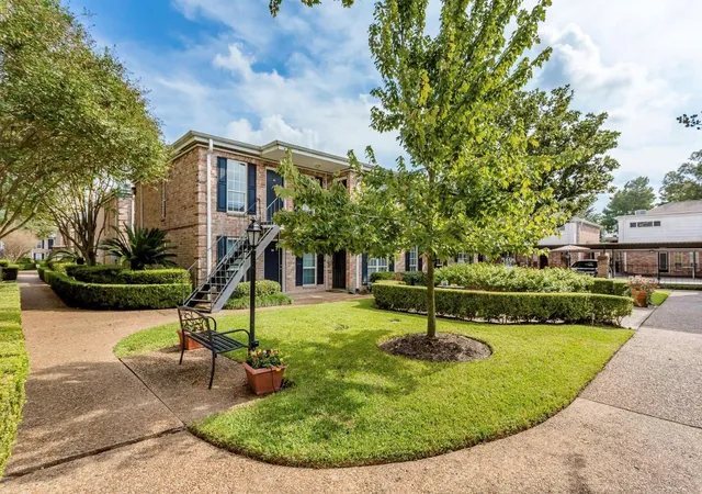 Photo 4 of Condo for sale at 6410 Del Monte Dr #3, Houston, TX 77057 | MLS# 25879227 | Listing updated on 2026-09-17
