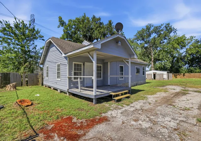 Photo 3 of Single family home for sale at 6803 Donlen St, Houston, TX 77022 | MLS# 87563412 | Listing updated on 2026-09-04