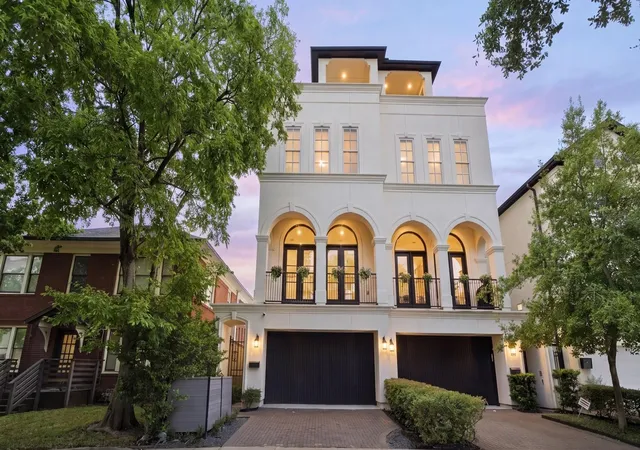 Townhouse for sale at 1303 W Bell St, Houston, TX 77019 | MLS# 17340555