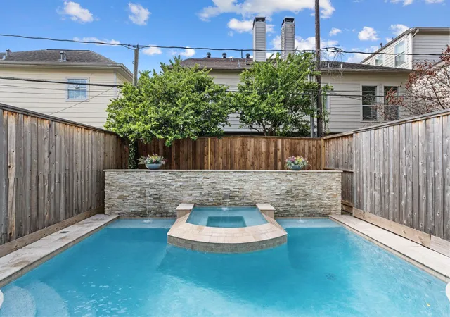 Photo 2 of Townhouse for sale at 1303 W Bell St, Houston, TX 77019 | MLS# 17340555 | Listing updated on 2026-09-12