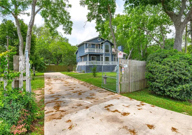 Photo 2 of Single family home for sale at 3726 Bayshore Dr, Bacliff, TX 77518 | MLS# 88020772 | Listing updated on 2026-09-08