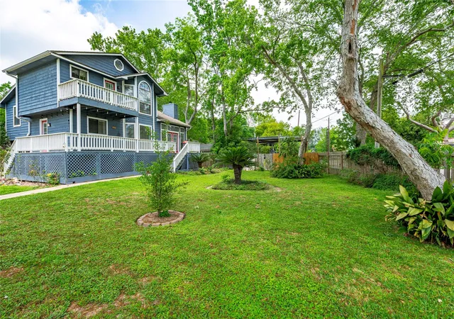 Photo 3 of Single family home for sale at 3726 Bayshore Dr, Bacliff, TX 77518 | MLS# 88020772 | Listing updated on 2026-09-08