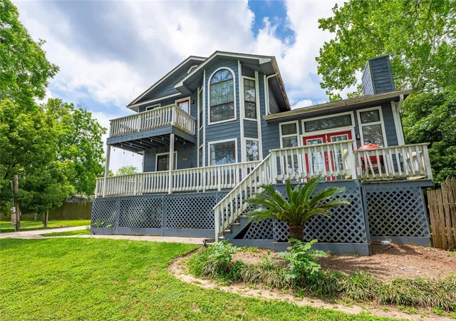 Photo 4 of Single family home for sale at 3726 Bayshore Dr, Bacliff, TX 77518 | MLS# 88020772 | Listing updated on 2026-09-08