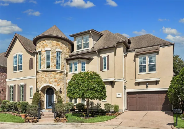 Photo 2 of Single family home for sale at 10 Windsor Ct, Houston, TX 77055 | MLS# 64715716 | Listing updated on 2026-09-14